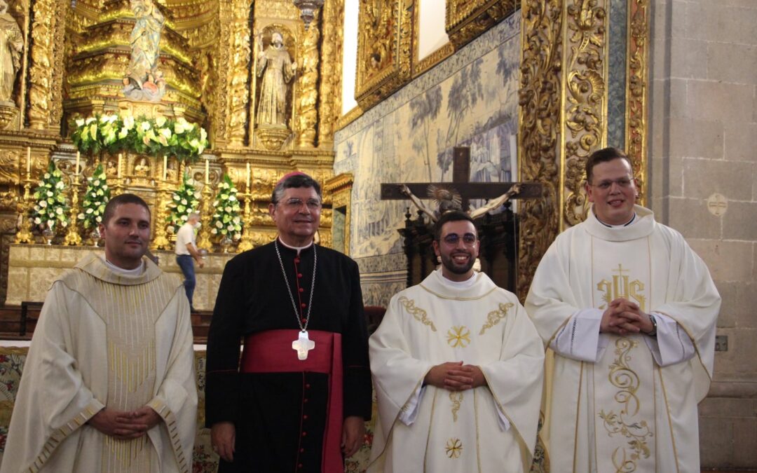 Diocese de Angra tem três novos sacerdotes. Bispo desafiou-os a não terem medo de “tocar as chagas da humanidade”