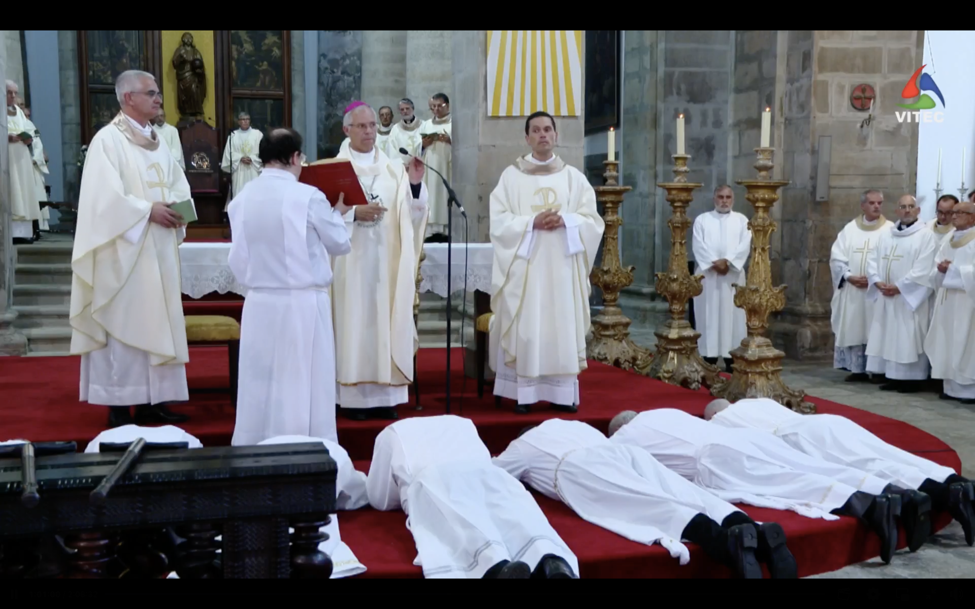 Bispo de Angra ordena sete diáconos permanentes a quem pediu para serem “ministros da esperança”